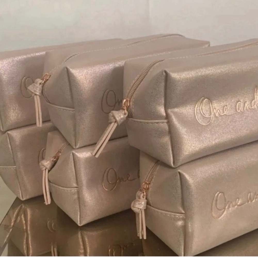 11pcs Elizabeth Arden Rose Gold Make Up Pouch